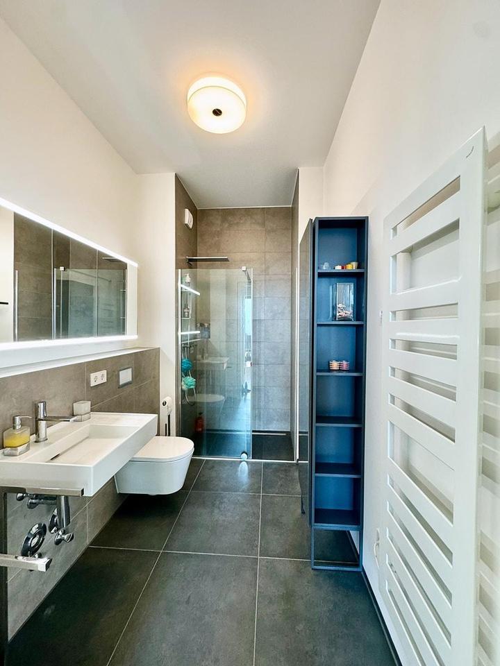 Skyline-Logenplatz & Lichtflut über dem Ostend: Design-Penthouse mit 3m Deckenhöhe – Bild 12