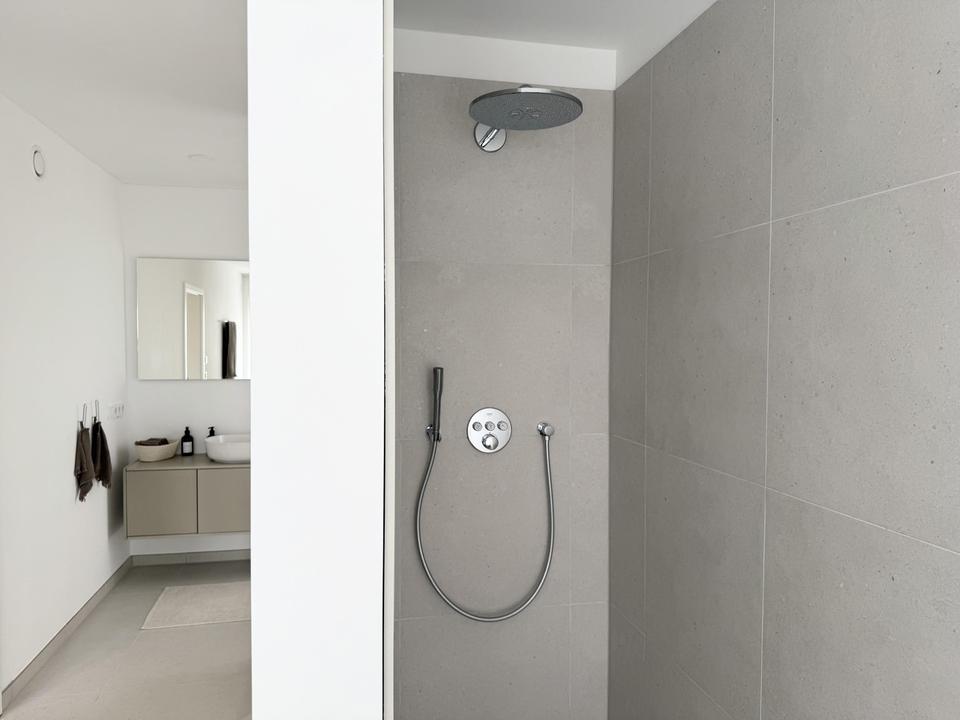 Besonderes Einfamilienhaus mit Blick auf die Weinreben – Bild 9