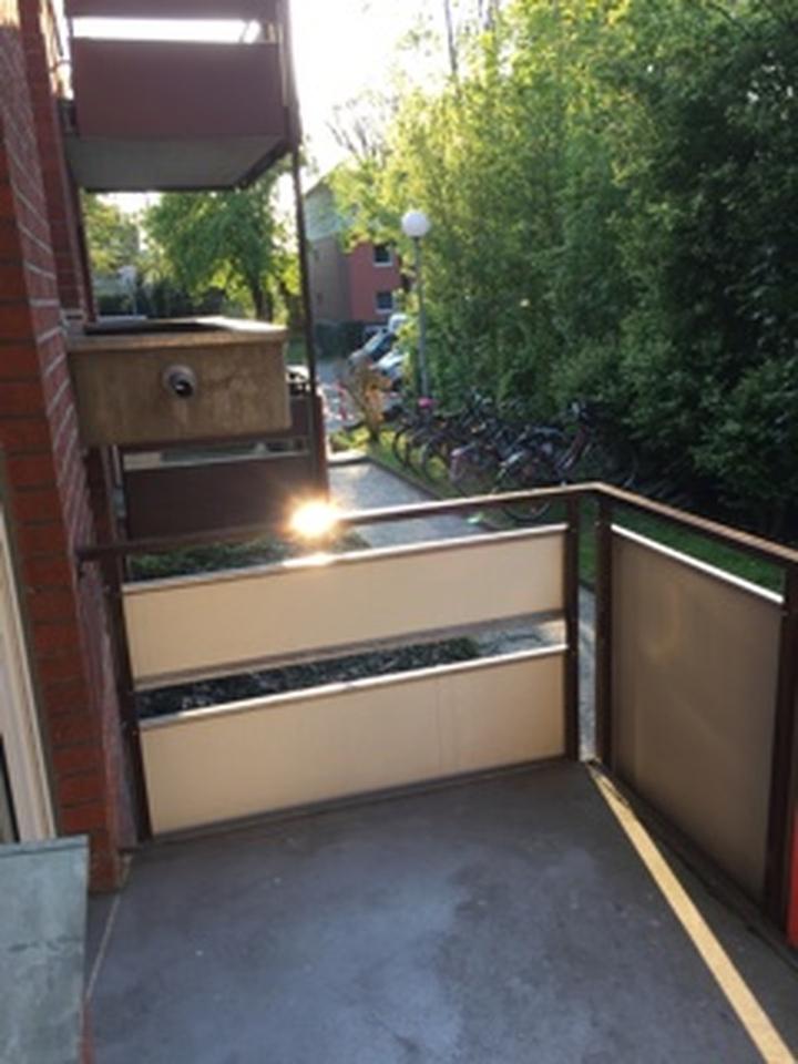 Schöne helle 1-Raumwohnung ruhig gelegen mit Kleiner Küche und Teilmöbiliert – Bild 11