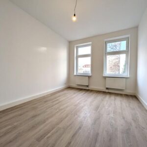 Zimmer in WG - In zentraler frisch sanierter 3-Zimmer-Wohnung im 1 OG