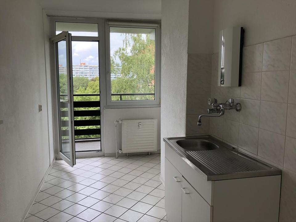 Attraktive, helle 2-Zimmer-Wohnung mit sonnigem West-Balkon und Fernblick – Bild 8