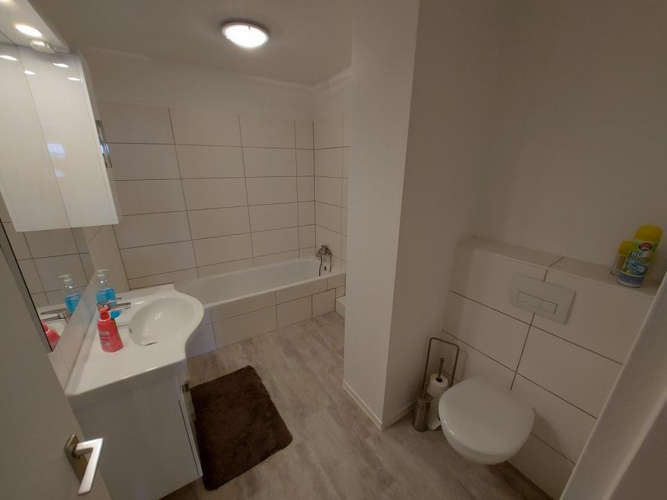 Schöne helle 3 Zimmerwohnung mit Essecke Zentral im Grünen von Wiesbaden, 2 Balkone – Bild 8