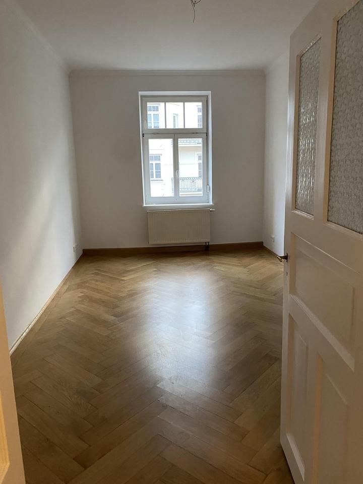 3-Zimmer-Altbauwohnung mit Wohnküche, Balkon & Aufzug Herzogstraße 85, 2. Obergeschoss, München – Bild 8