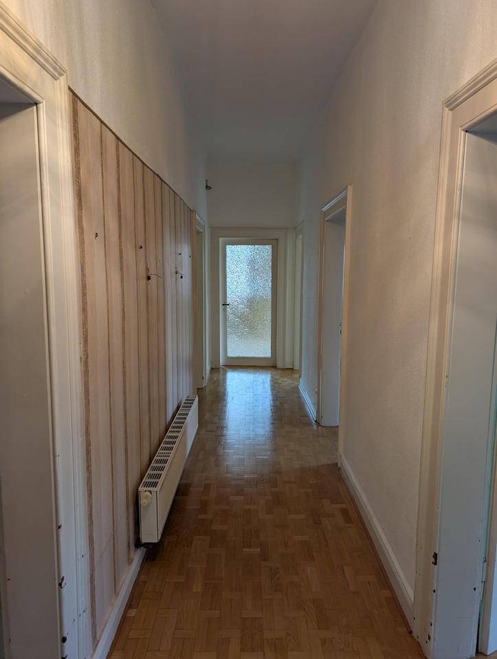 BS Innenstadtnah: 5-Zi. Altbau Wohnung im 1. OG von Privat: BLK, Stuck, Parkett, Garten – Bild 13