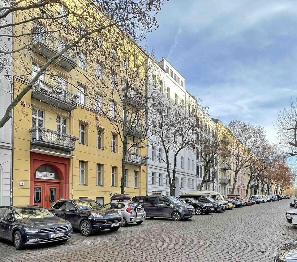 Seltene Gelegenheit - kernsanierte und bezugsfreie Wohnung am Zionskirchplatz