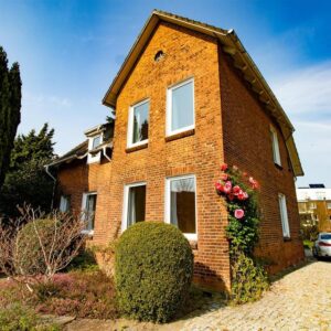 Wundervolle kleine Villa mit traumhaften Garten - komplett saniert!