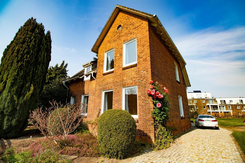 Wundervolle kleine Villa mit traumhaften Garten - komplett saniert!