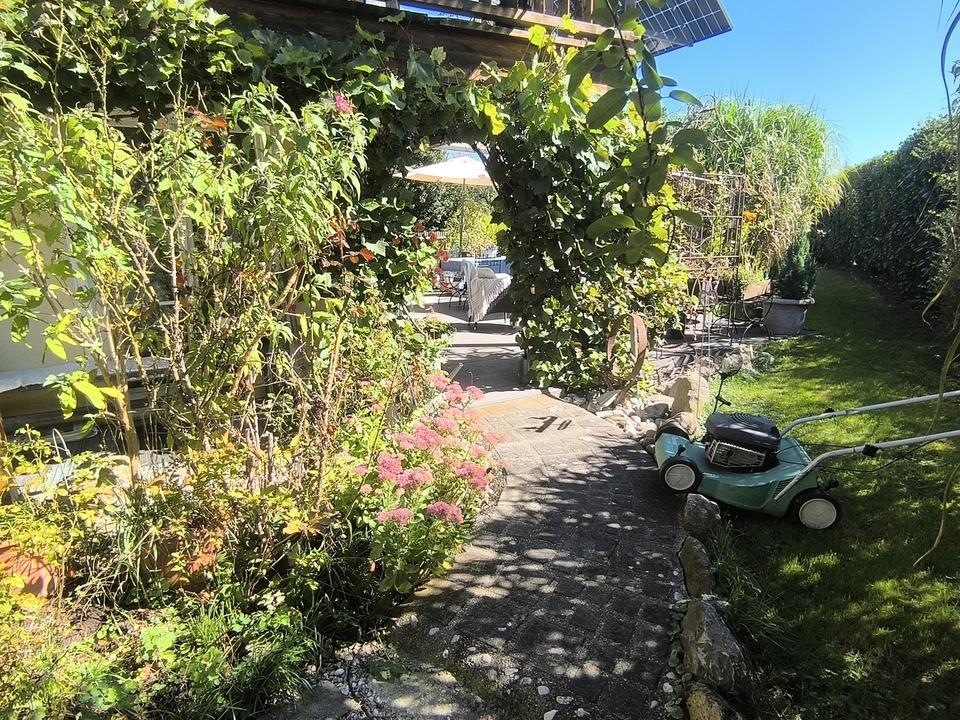 Zweifamilienhaus Gartenwohnung mit Einliegerwohnung, Terrasse & Garage in ruhiger Traumlage – Bild 5