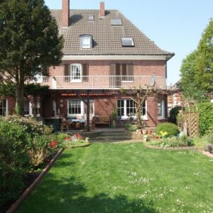 Mehrgenerationen Doppelhaushälfte in exklusiver Lage