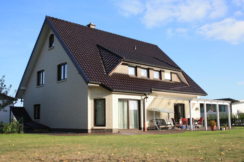 Großzügiges Einfamilienhaus mit Betriebshalle 10x18m – Bild 2