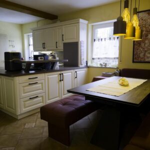 Wohnen und Arbeiten wo andere Urlaub machen mit Sicht auf die Berge