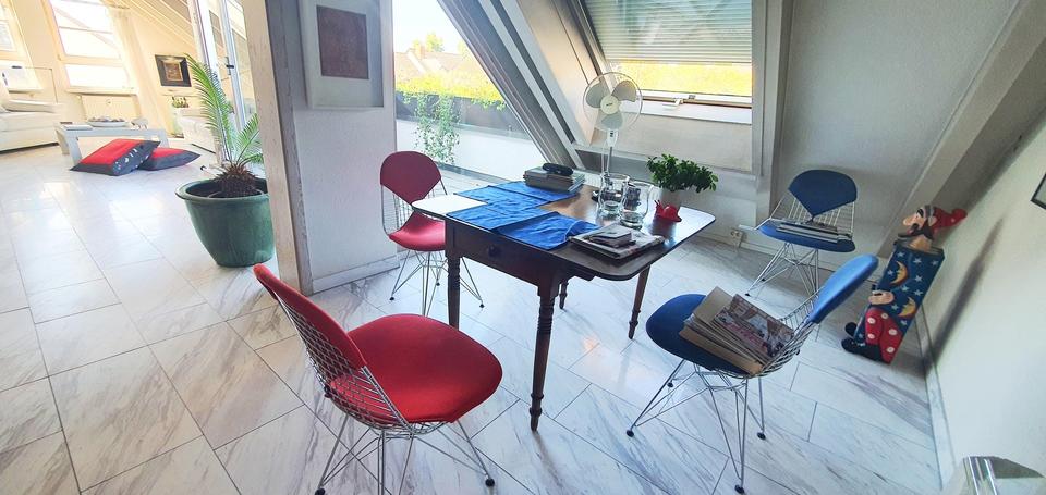 Kapitalanlage: Hochwertige 3,5-Zimmer-DG-Galeriewohnung mit 2 Balkonen, 2 Bädern, TG – Bild 4