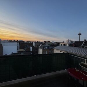 Vollmöbliertes Apartment mit Aufzug und West-Balkon im Belgischen Viertel