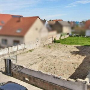 Schönes Grundstück, großes Baufenster für 1 bis 3 Häuser