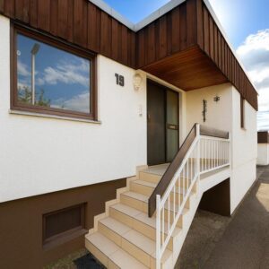 Behagliches Wohnen auf einer Ebene mit vielseitigen Nutzungsreserven im Untergeschoss