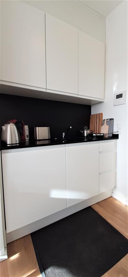 Unbefristet - Rooftop Studio Furnished / Dachgeschoss Studio Möbliert – Bild 9