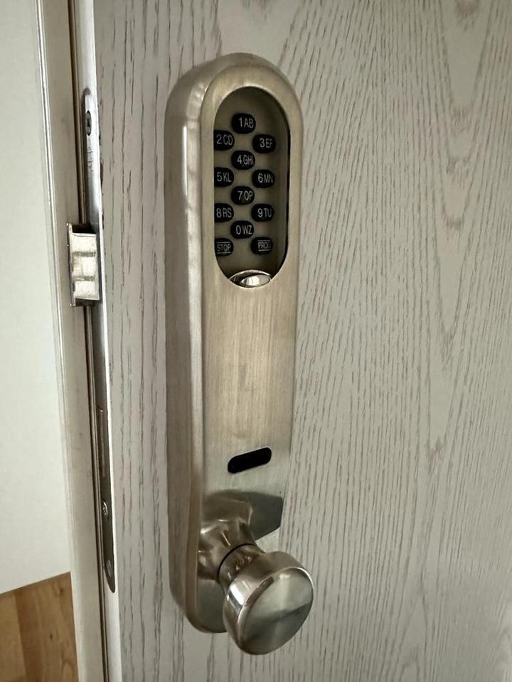 Aussergewönlich Wohnen 2-R- Galerie möbliert mit Dachterrasse Traumküche Lift u.TG ! – Bild 23