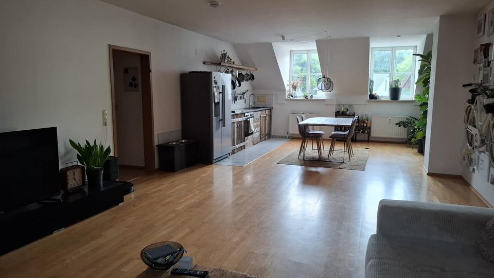 Geräumige 120 m² Dachgeschosswohnung in bester Lage