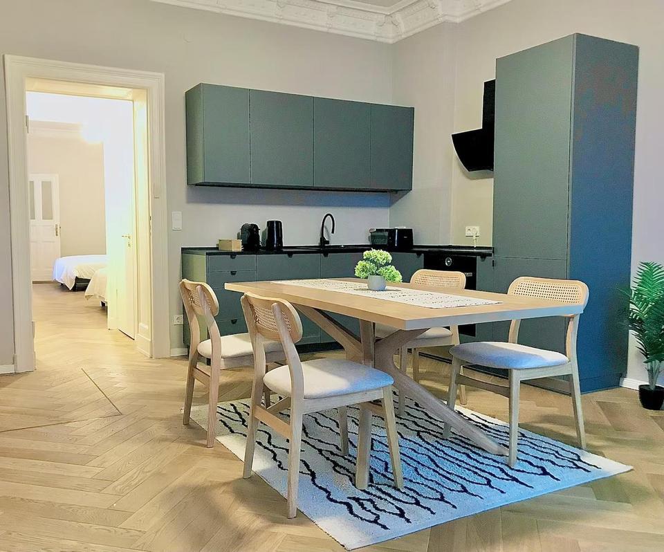 Toplage nahe Savignyplatz & Kudamm • Exklusiv saniert • 2 Eingänge, als WG nutzbar