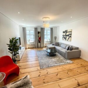 Top Sanierte 77qm Altbauwohnung in Berlin Mitte mit sonnigen Balkon