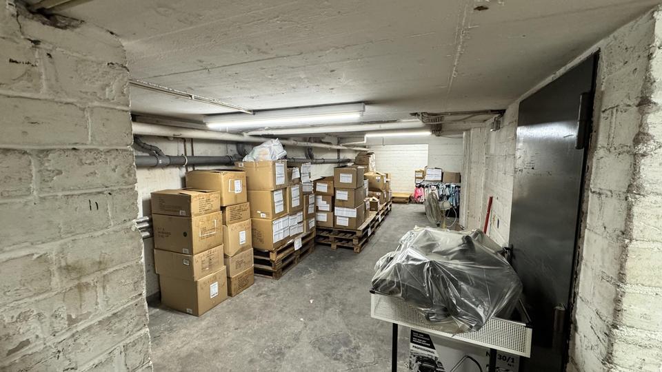 Gewerbefläche im Erdgeschoss mit Lagerkeller (provisionsfrei) – Bild 22