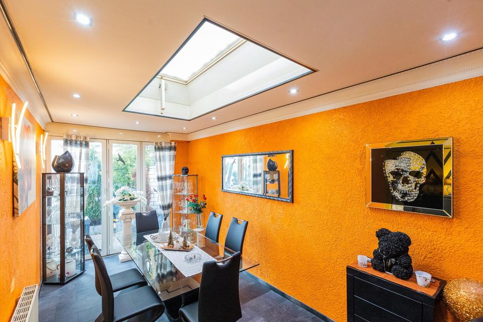 Wohnen wie im Haus: 250 m² auf einer Ebene , separater Eingang, riesen Terrasse – Bild 2