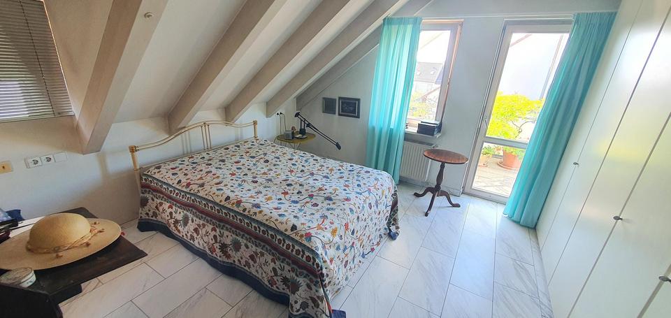 Kapitalanlage: Hochwertige 3,5-Zimmer-DG-Galeriewohnung mit 2 Balkonen, 2 Bädern, TG – Bild 8