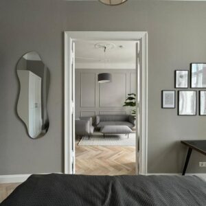 Stillvolle 2 Zimmer Altbauperle mit Balkon Designerküche Parkett & Aufzug 59m2