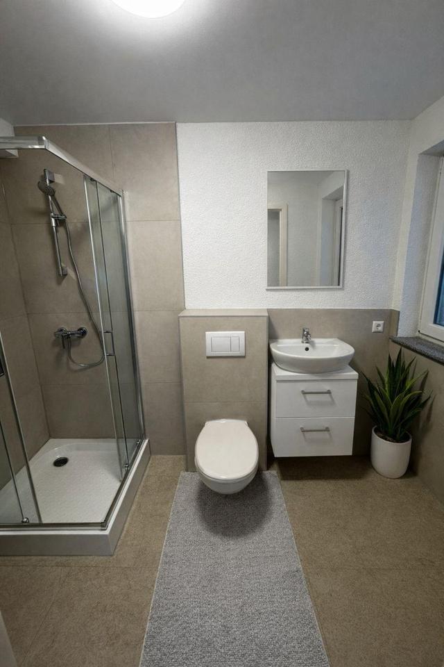 WG tauglich: Erstbezug nach Sanierung voll möbliert/Zimmerweise mieten möglich – Bild 5