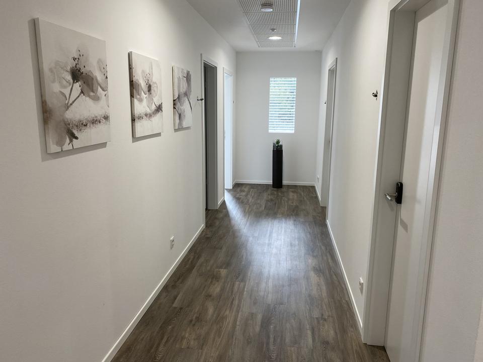 Lichtdurchfluteter Büroraum zu vermieten – Bild 6