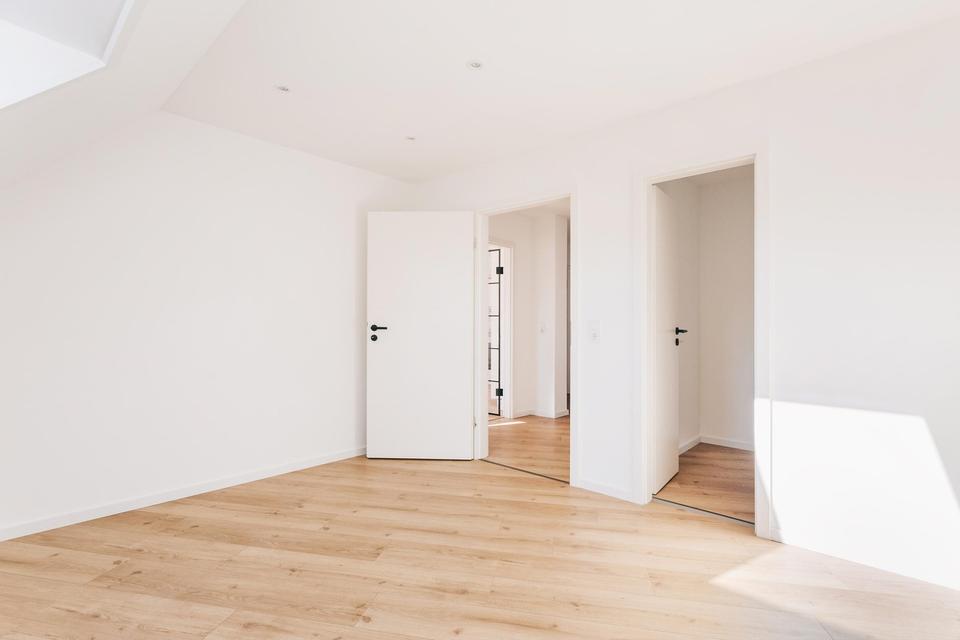 Helle Zwei-Raum-Wohnung mit offener Wohnküche in Top-Lage! – Bild 11