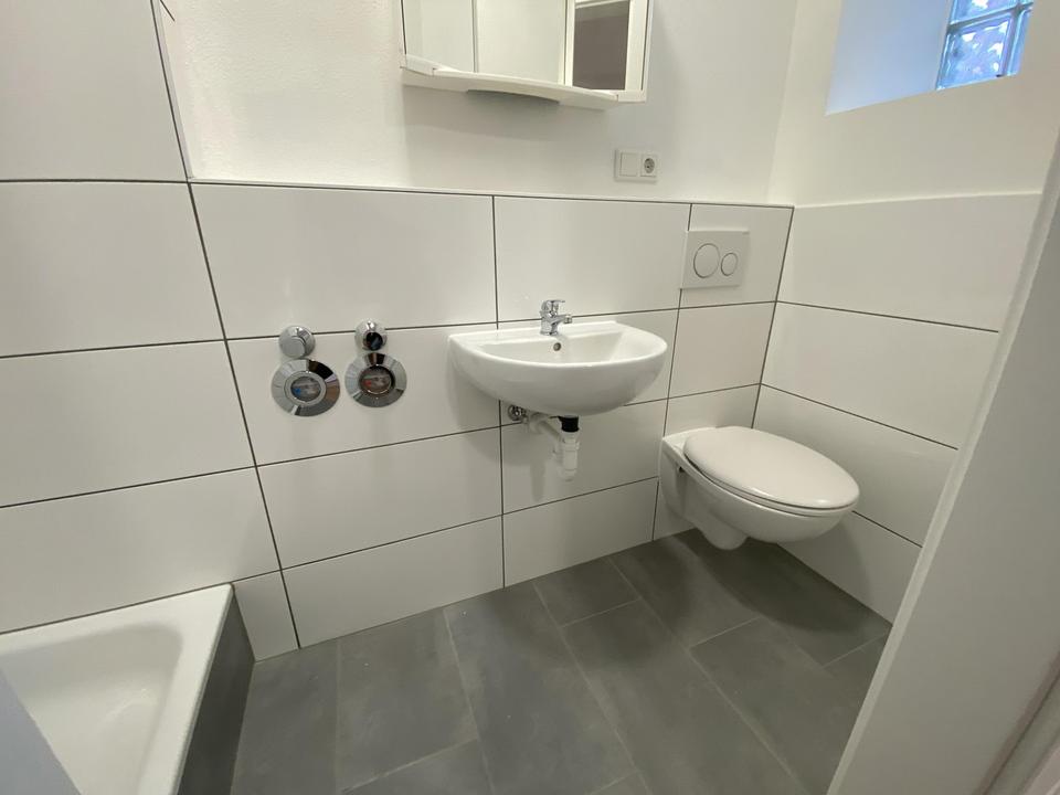 1,5-Zimmer-Apartment renoviert und neu möbliert, super zentral! – Bild 4