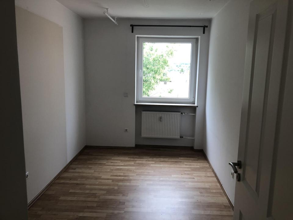 Vermietete, modernisierte 4,5-Zimmer-Wohnung mit Balkon und EBK in Landshut – Bild 9