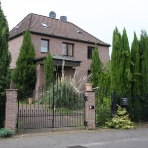 Zentral und grün gelegen in Ratingen Lintorf. Ideal für kleine Familie oder Berufspendler