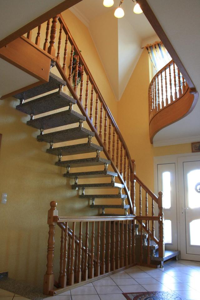 Großzügiges Einfamilienhaus mit Betriebshalle 10x18m – Bild 4