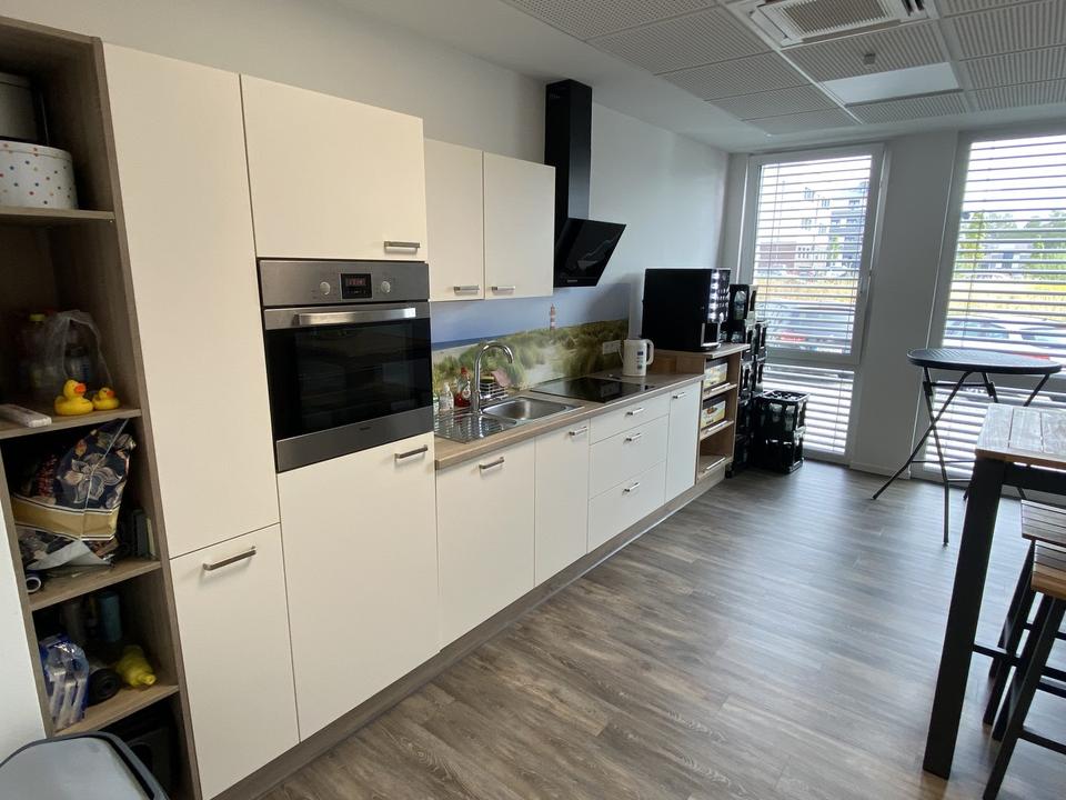 Lichtdurchfluteter Büroraum zu vermieten – Bild 7