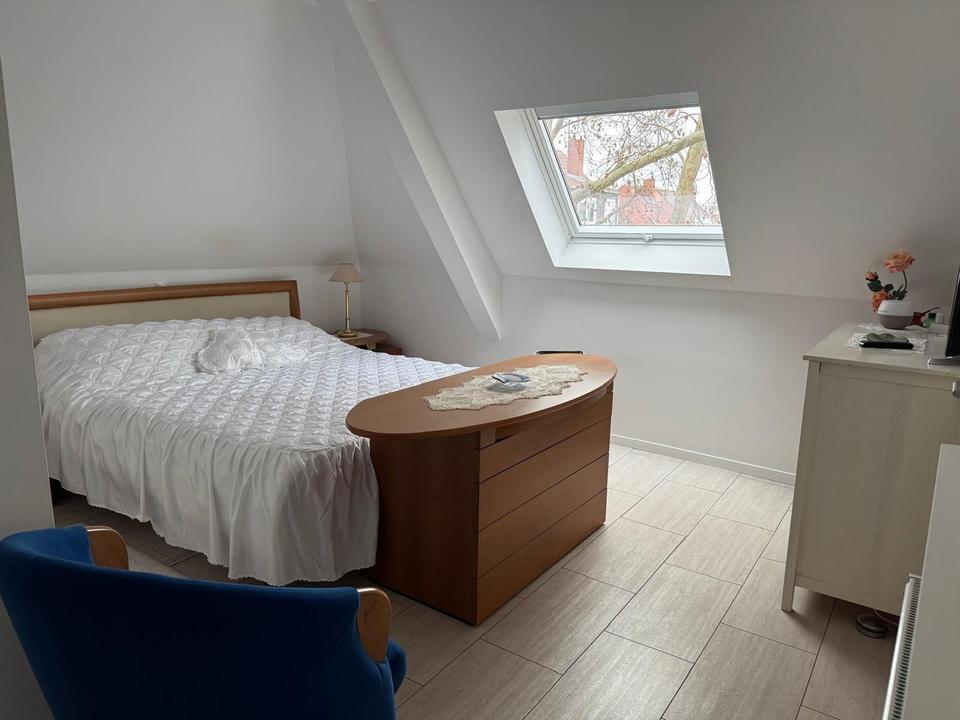 Von PRIVAT: Charmantes Mehrgenerationenhaus mit großem Saal und Einliegerwohnung – Bild 5