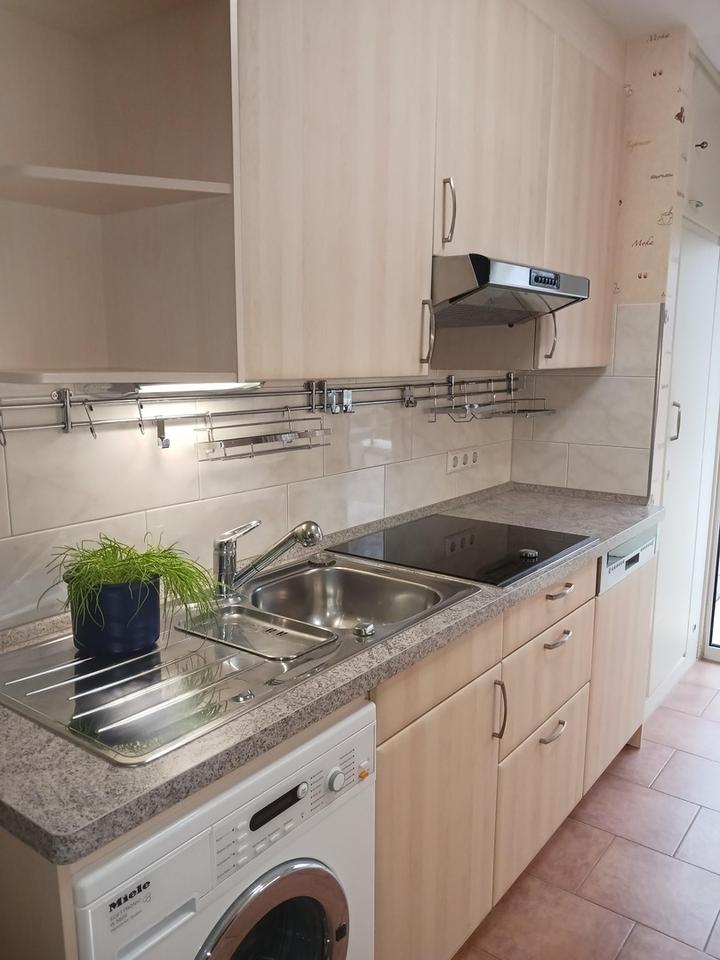 Schöne, möblierte, voll ausgestattete 3 Zimmer Wohnung, wenige Minuten von der Universität entfernt – Bild 13