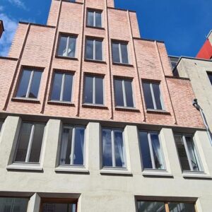 Schicke Dachgeschoßwohnung - toller Schnitt - Aufzug - Terrasse - Marmorbad - Eichedielen