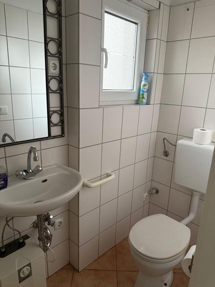 Büro mit Aktemlager in ruhigem Innenhof – Bild 3