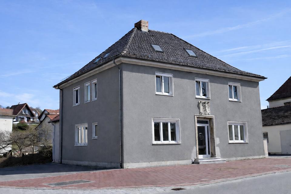 Top Gewerbefläche in Rottenburg - ca 100 qm, Laderampe, Parkplätze, saniert