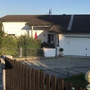 Individuelles Einfamilienhaus mit Pool in Nandlstadt - Provisionsfrei -