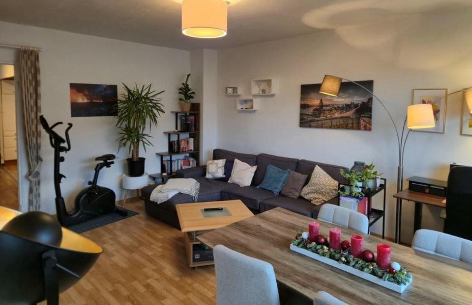 Lichtdurchflutete 2-Zimmer-Wohnung mit Balkon & Stellplatz in Wedel (S1 Hamburg) – Bild 2