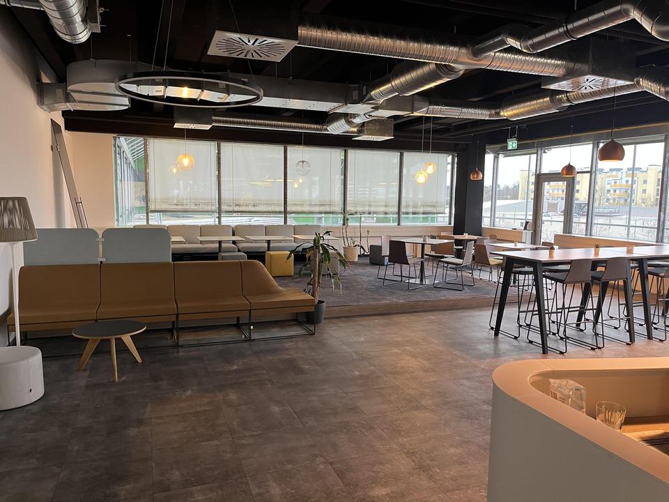 Bezugsfertige Bürofläche mit Glasbüros, Lounge & Top-Anbindung – möbliert möglich – Bild 12