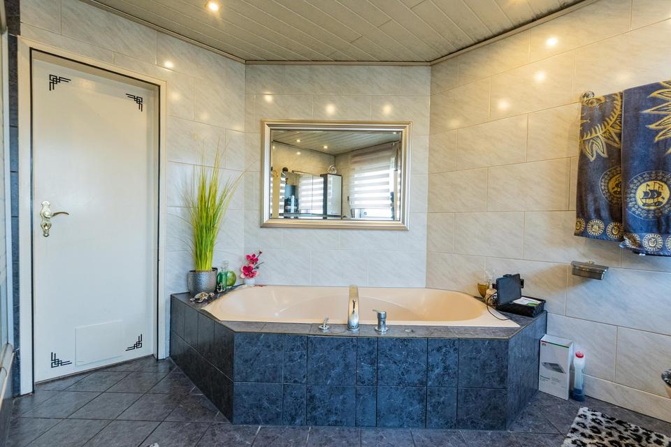 Wohnen wie im Haus: 250 m² auf einer Ebene , separater Eingang, riesen Terrasse – Bild 16