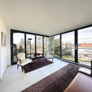 Exklusive, vollmöblierte 4,5 Zi. Whg. mit Südbalkon + Wintergarten (1-2 Personen)