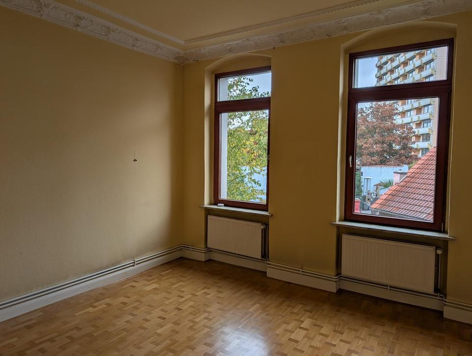 BS Innenstadtnah: 5-Zi. Altbau Wohnung im 1. OG von Privat: BLK, Stuck, Parkett, Garten – Bild 2