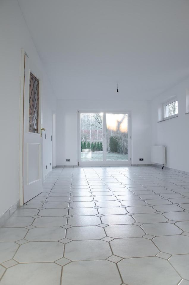 Großzügiger Bungalow mit Einliegerwohnung – Bild 8