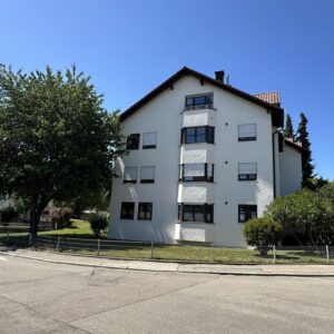 Charmante 2,5 Zimmer Wohnung in begehrter Wohnlage inkl. Küche, Balkon und TG-Stellplatz