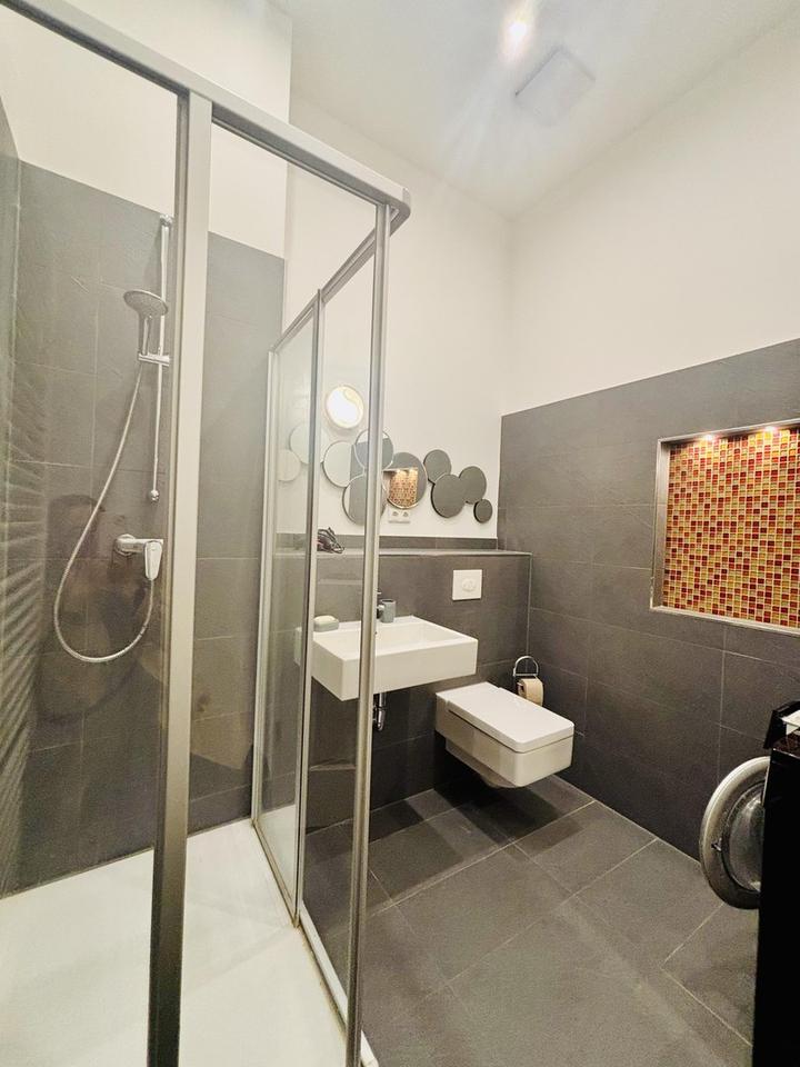 All-inclusive! Hochwertig möblierte Wohnung mit Einbauküche und Balkon – Bild 13